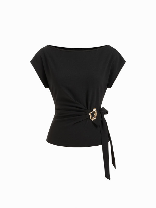 Kurzarm-Shirt mit Twist-Knoten & Metalldetail